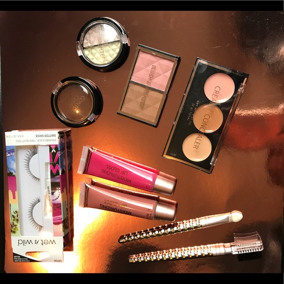 Random Make Up Bundle - Picture 2 of 3